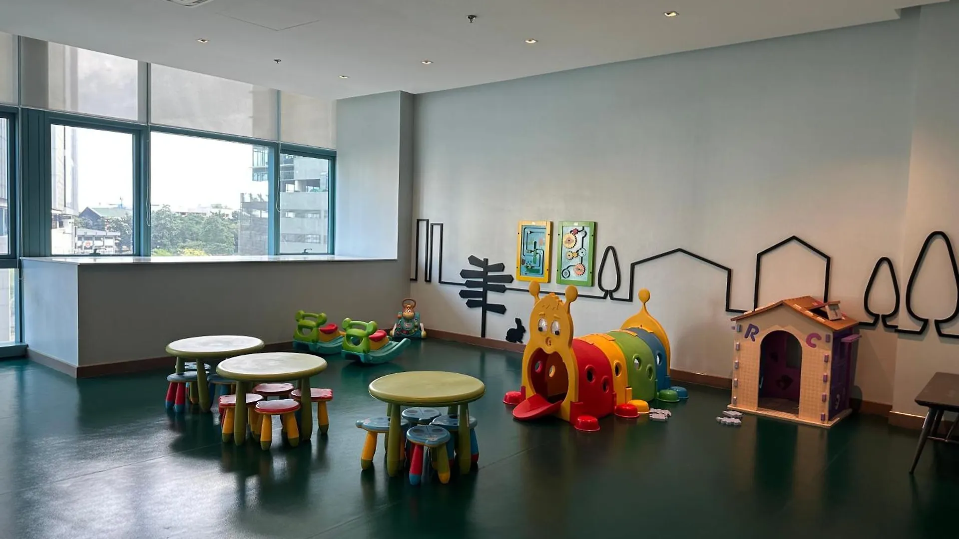 Deluxe Suite In Uptown Bgc With Fountain View Taguig Philippines