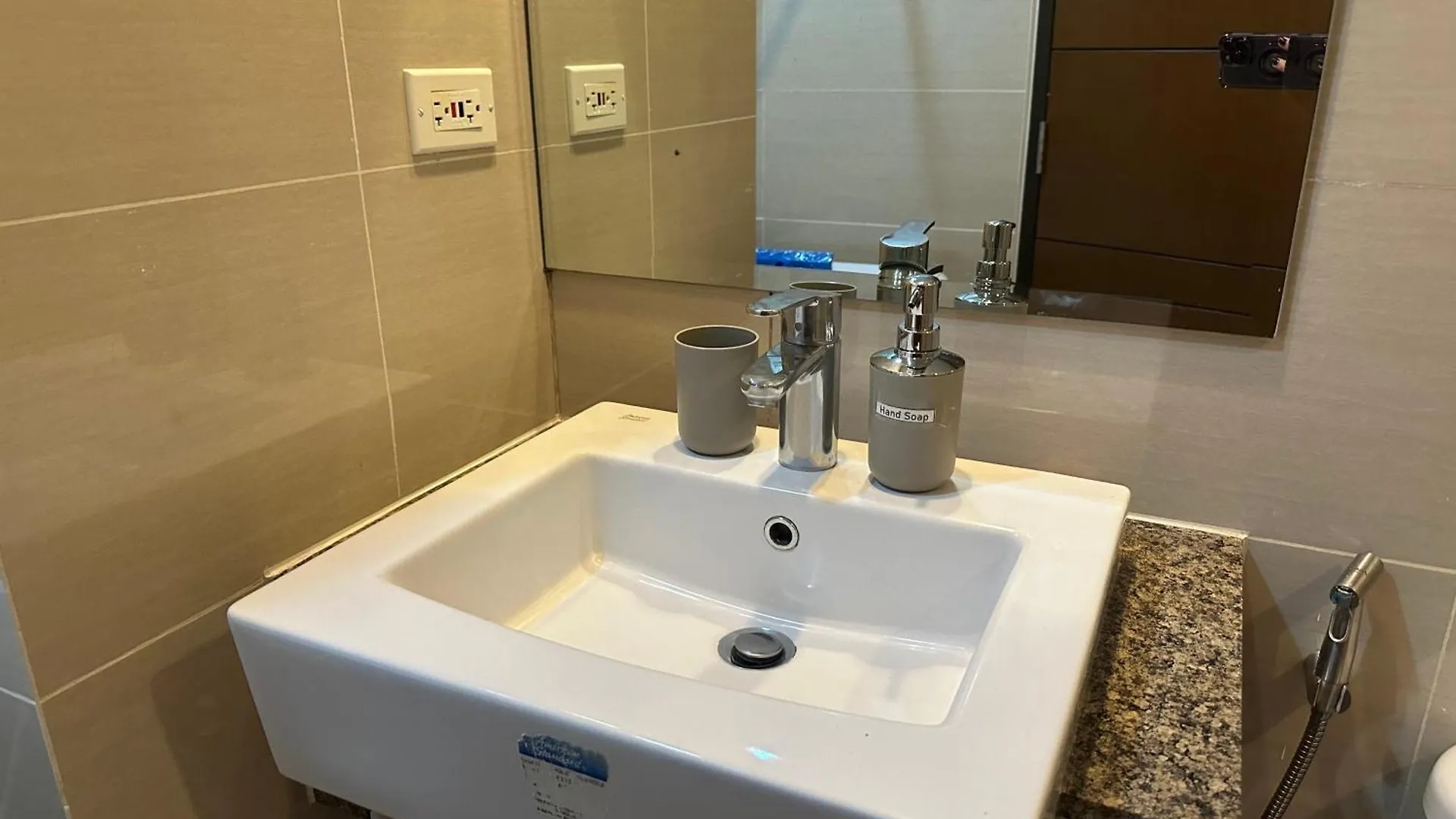 Aparthotel Deluxe Suite In Uptown Bgc With Fountain View Taguig