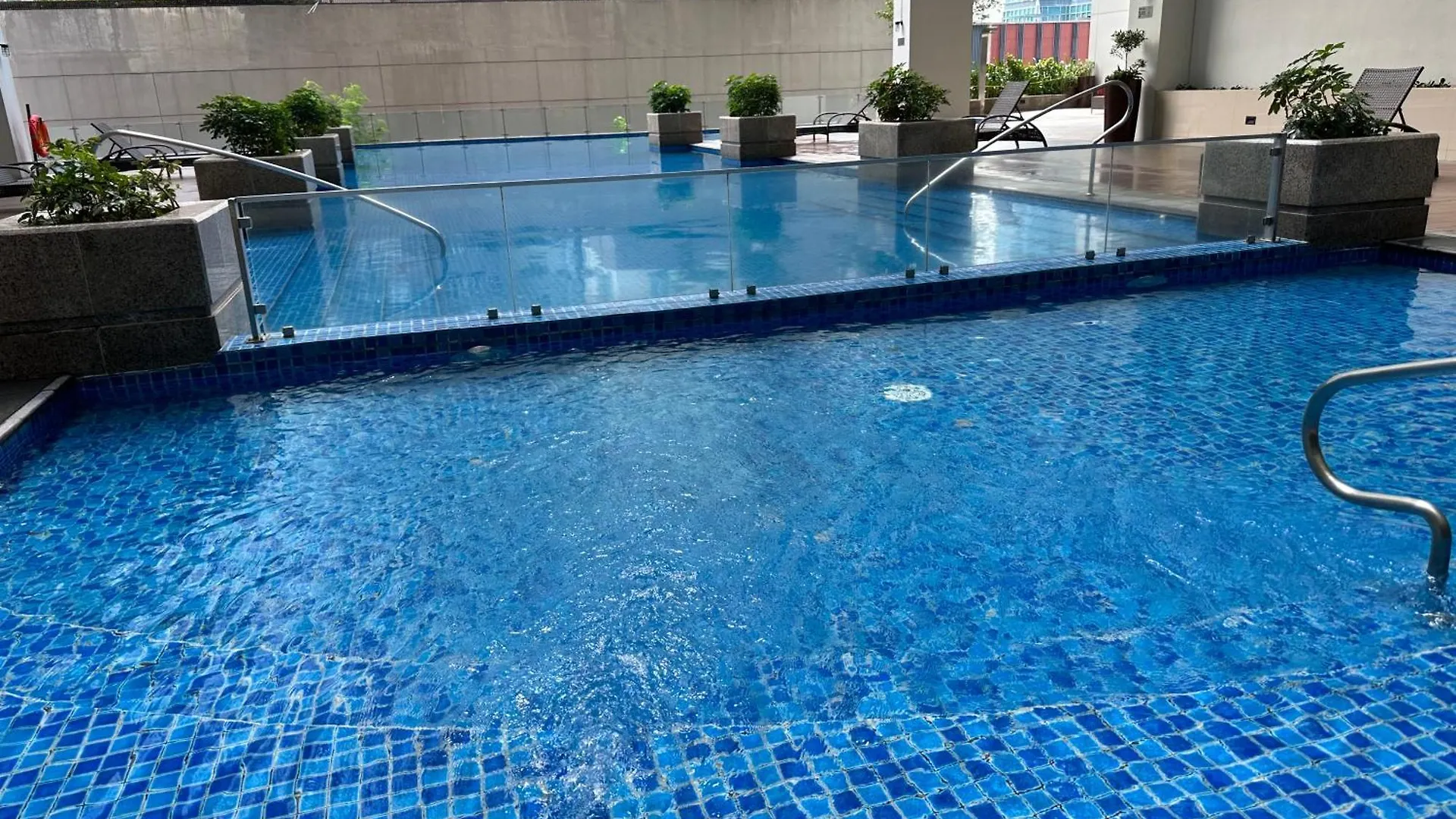 Deluxe Suite In Uptown Bgc With Fountain View Taguig Aparthotel