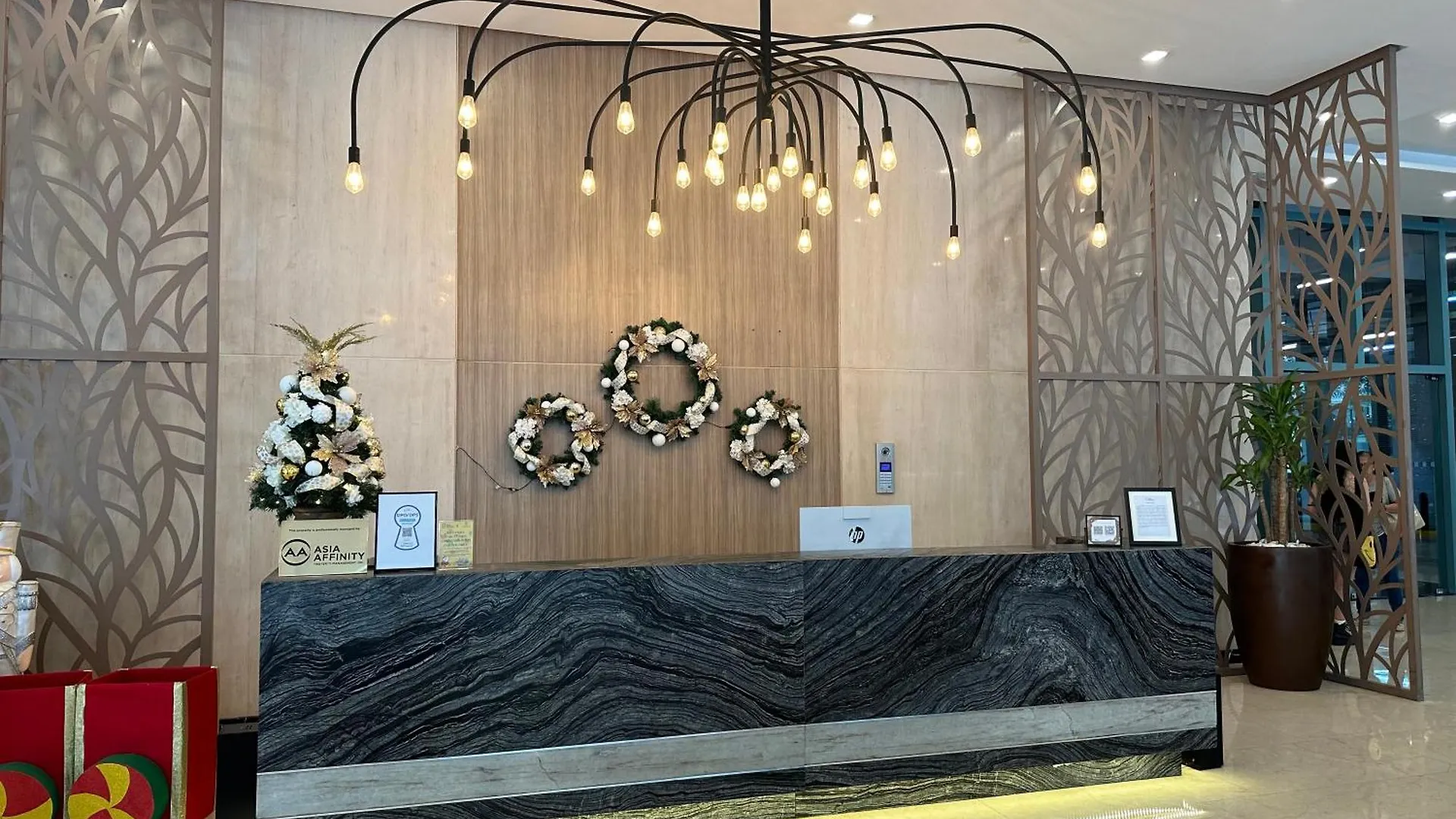 Deluxe Suite In Uptown Bgc With Fountain View Taguig