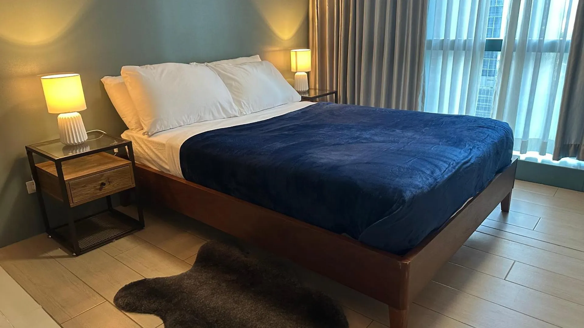 Deluxe Suite In Uptown Bgc With Fountain View Taguig