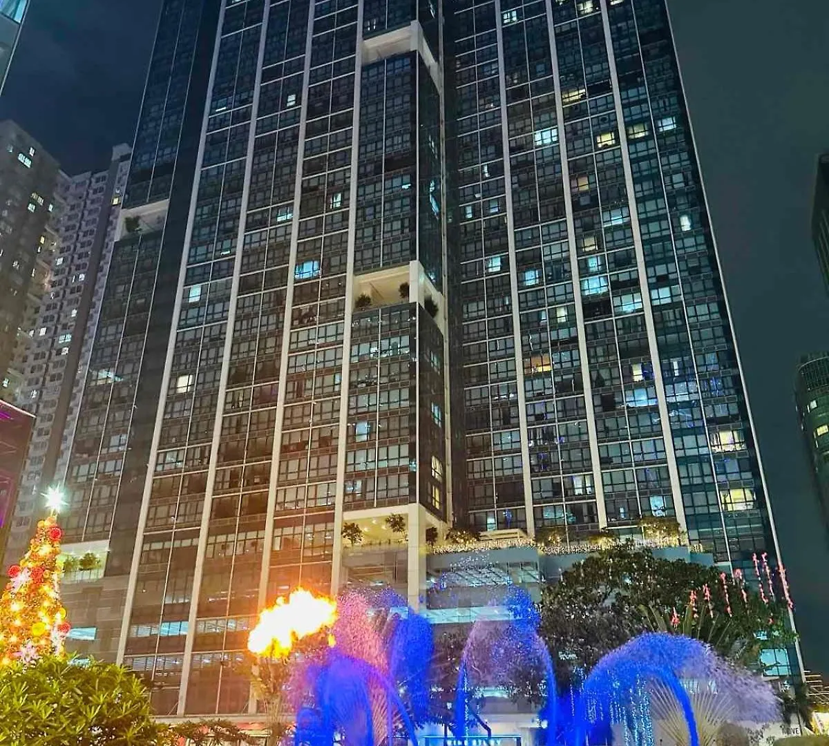 Deluxe Suite In Uptown Bgc With Fountain View Taguig Philippines