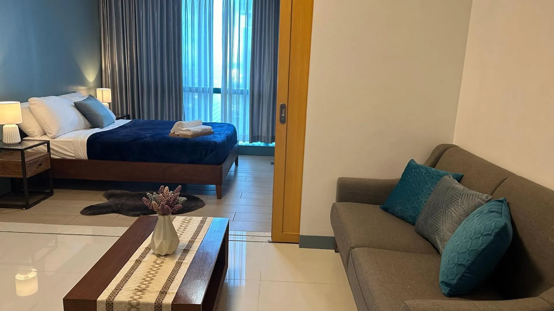 Deluxe Suite In Uptown Bgc With Fountain View Тагиг Апарт-отель