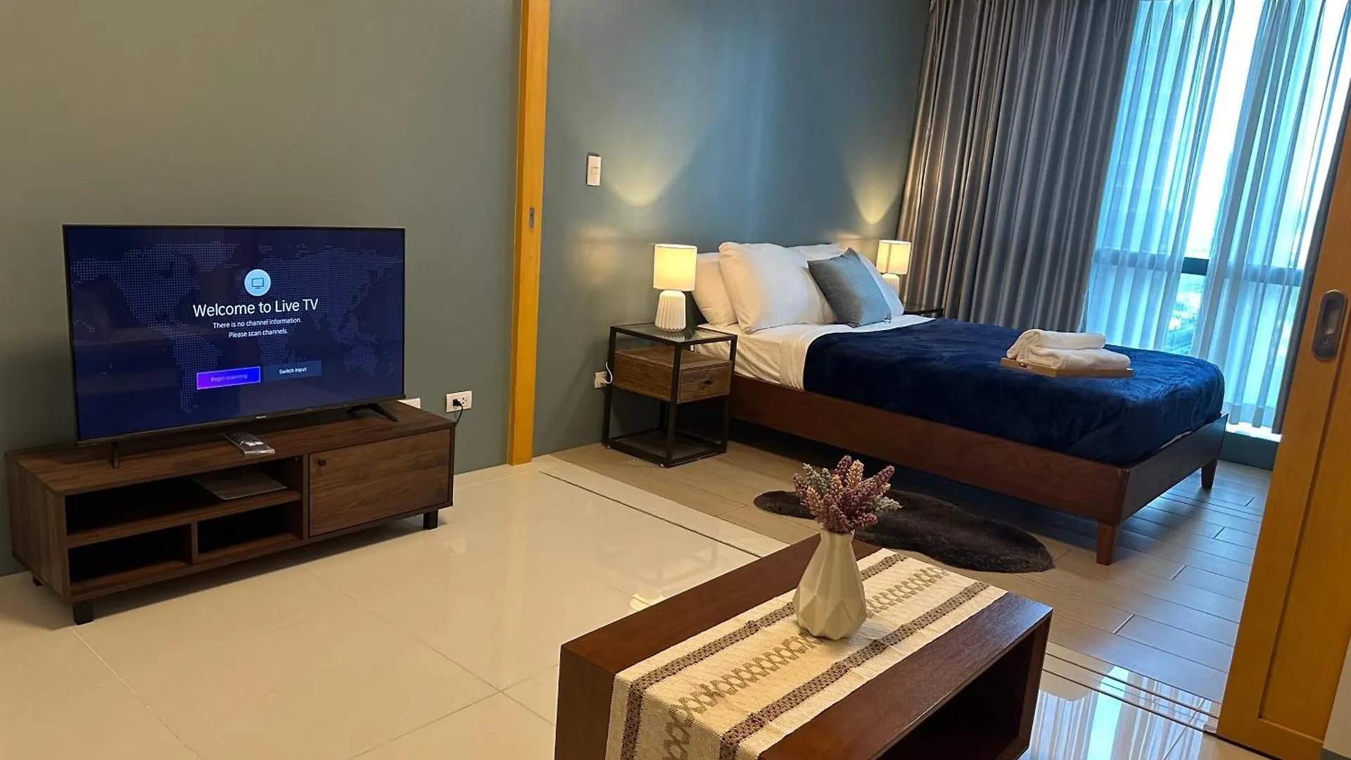 Deluxe Suite In Uptown Bgc With Fountain View Тагиг